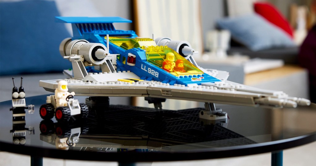 lego spaceship set with astronauts