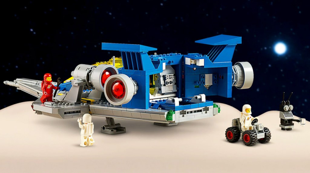 lego spaceship set with astronauts