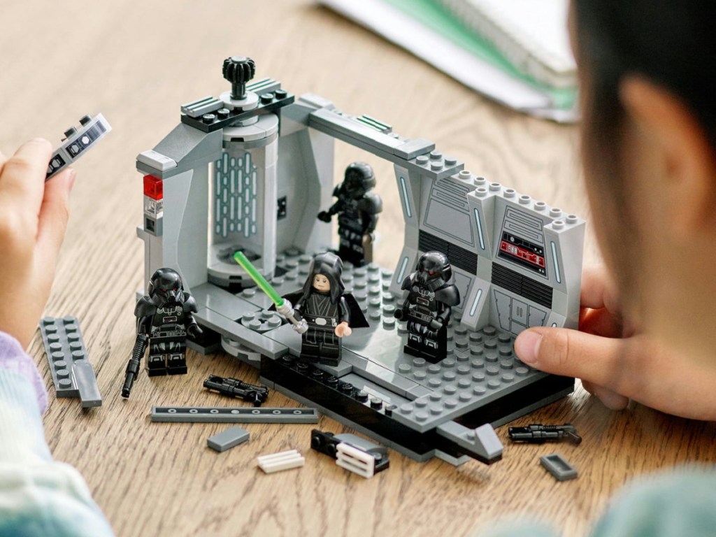 LEGO Star Wars Dark Trooper Attack 75324 Building Kit