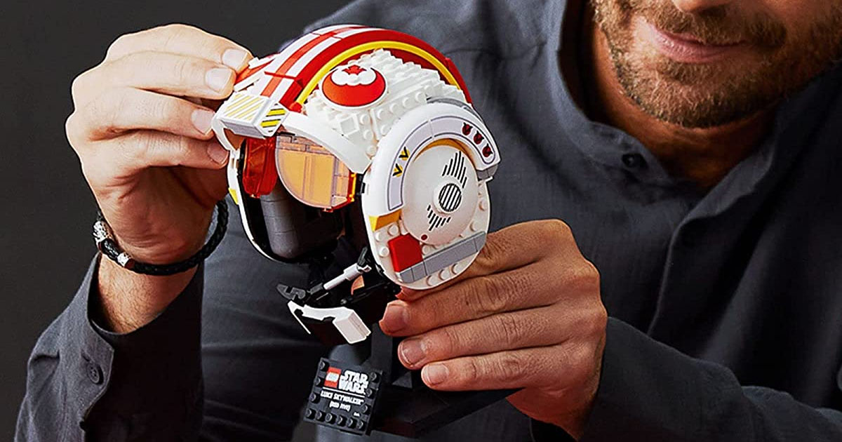 LEGO luke skywalker helmet set