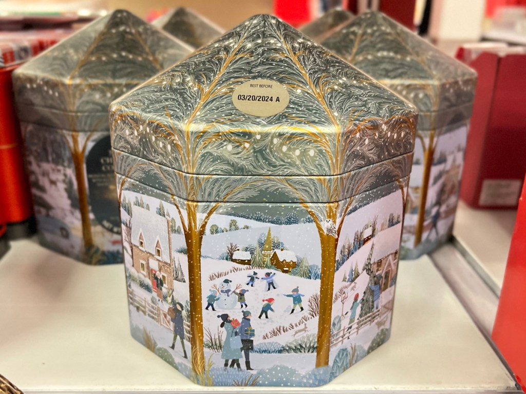 M&S' Starry Night projecting light up shortbread tin is top of our wishlist  - Yahoo Sport