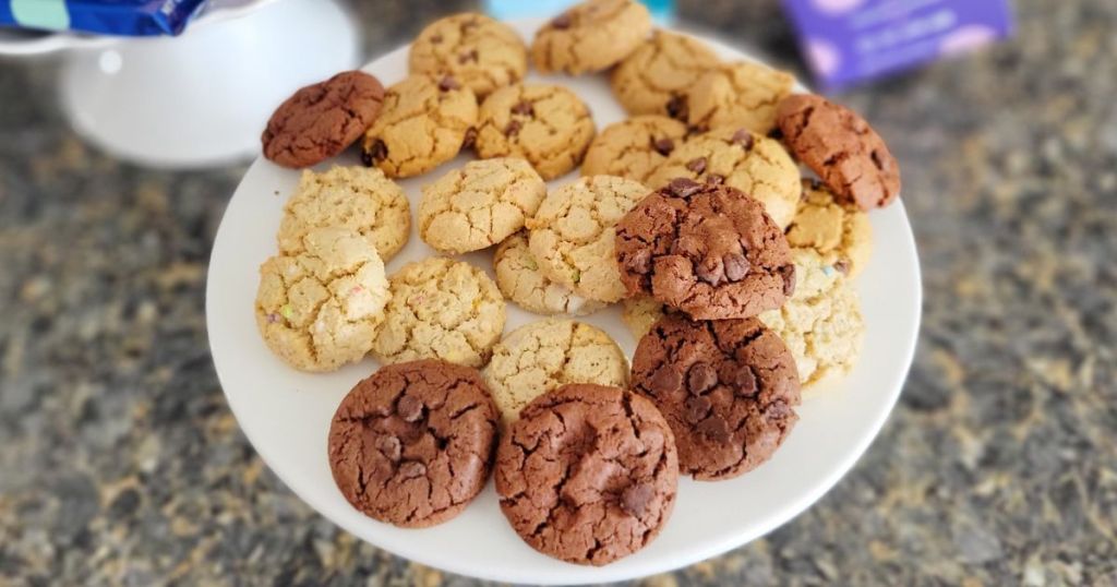 Partake cookies on a plate