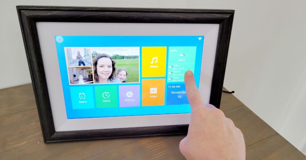 touching screen on digital picture frame