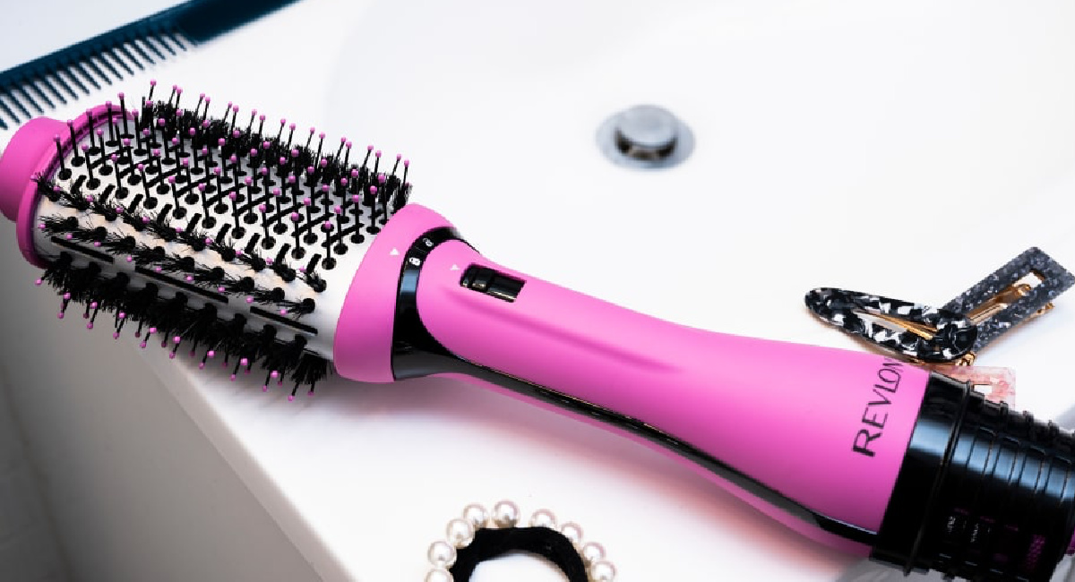 Revlon One Step Volumizer Plus Hair Dryer Brush 2.0 in Pink 