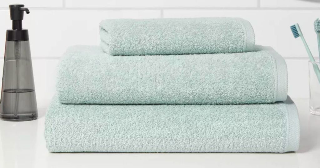 Room Essentials Everyday Bath Towels