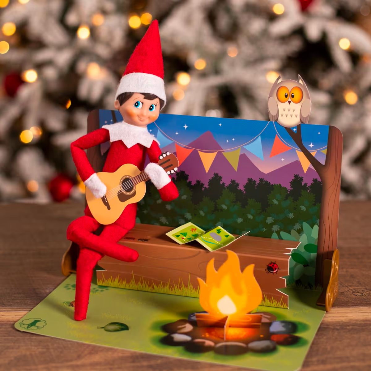 Scout Elves في Play Insta-Moment Pop-Ups Elf Scenes