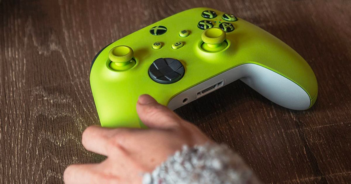 Xbox Core Wireless Controller in Electric Volt 