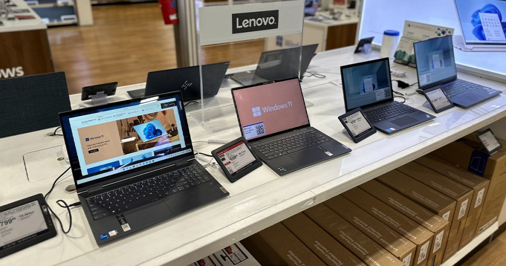 أجهزة الكمبيوتر المحمولة في متجر أفضل شراء