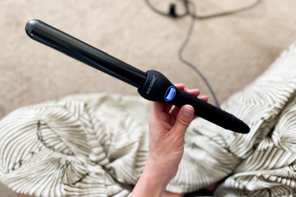 hand holding curling wand