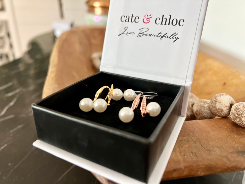 cate-chloe-pearl-drop-earrings-2 أقراط كيت آند كلوي اللؤلؤية المتدلية بسعر 16.80 دولارًا فقط |  حشوة تخزين حلوة