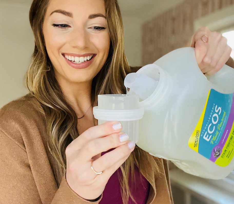 woman pouring ecos laundry detergent into lid