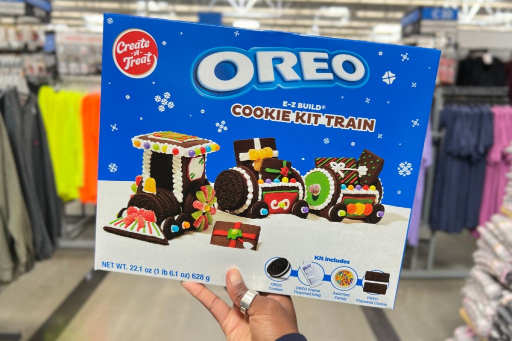 hand holding oreo cookies train kit