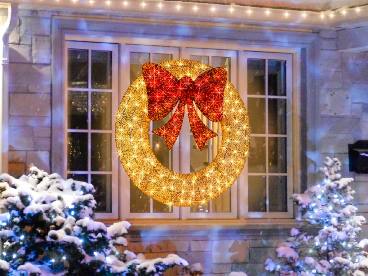 Pre-Lit Outdoor Christmas Wreath with Bow