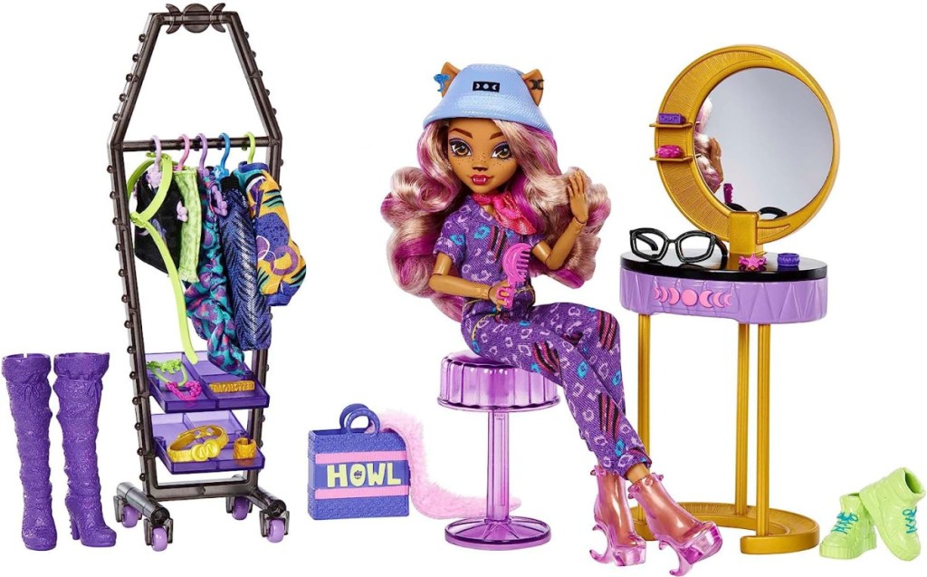 Monster High Clawdeen Wolf Boo-tique and accessories