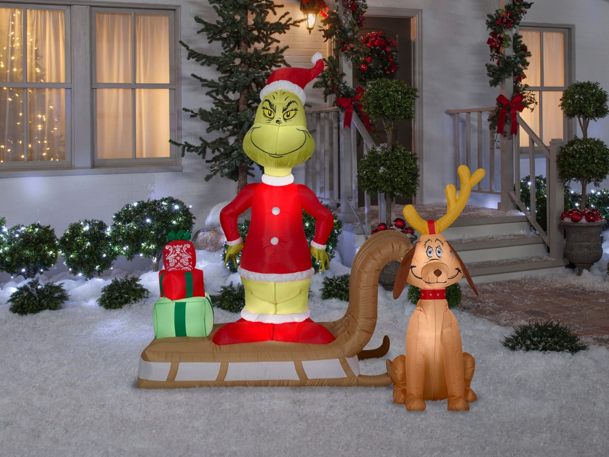 Gemmy 6' Pre-lit Grinch and Max On Sled Scene Inflatable