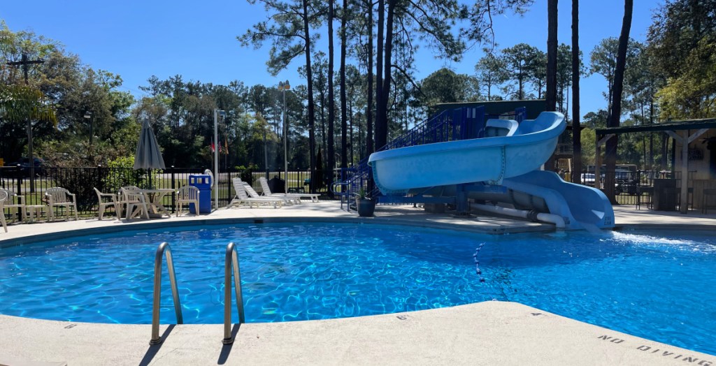 The swimming pool at the KOA Holiday North Jacksonville