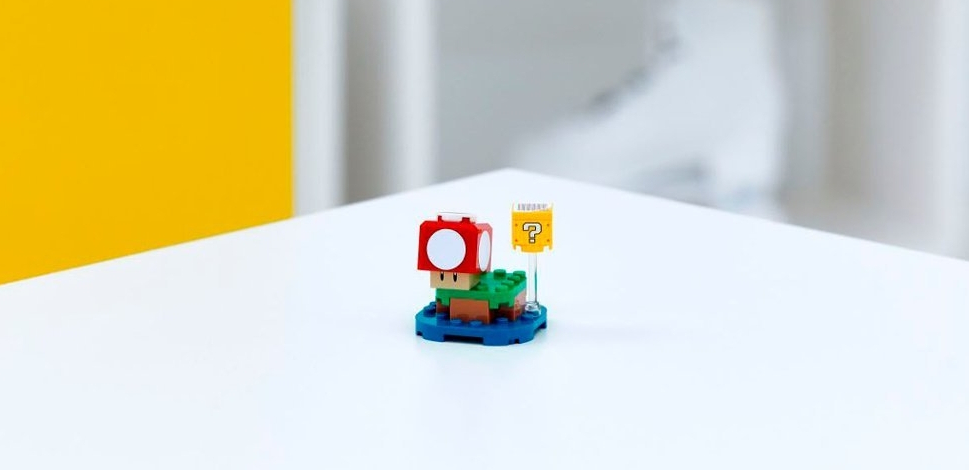 Small LEGO set with a mushroom from Super Mario brothers