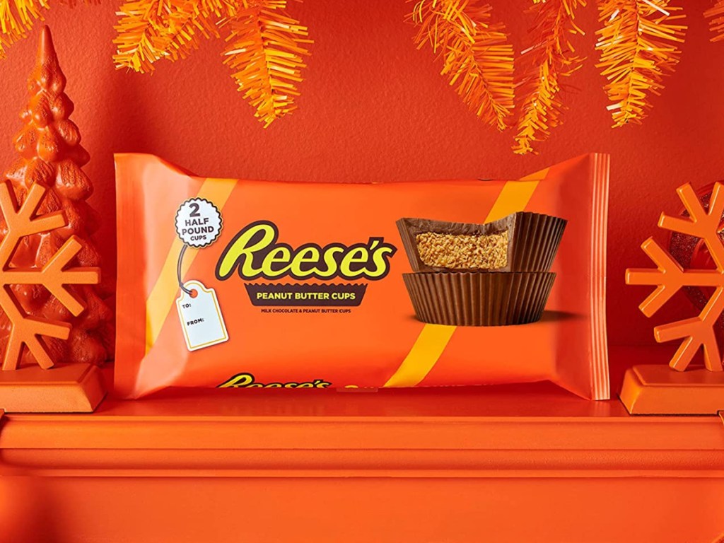 REESE'S Milk Chocolate Peanut Butter Cups Christmas Candy, 8 oz Treats 