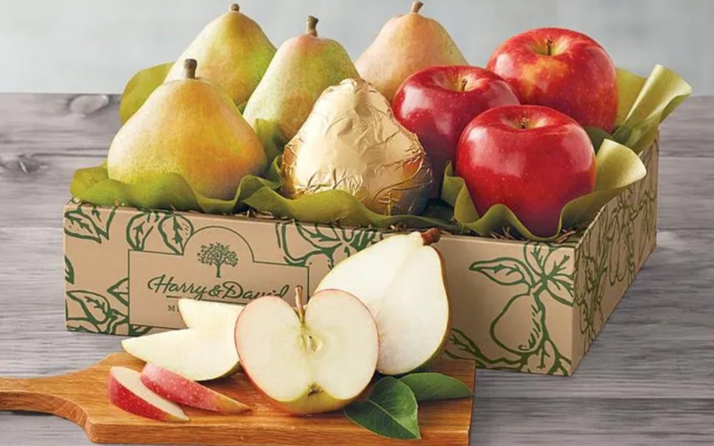 pears and apples in gift basket