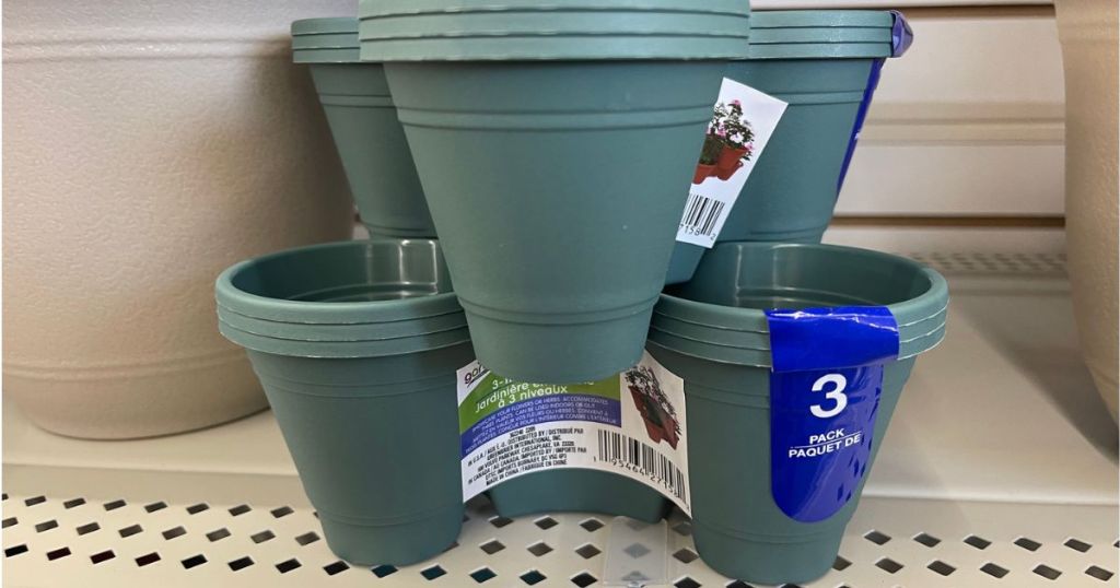 These dollar tree stackable pots are the best!!!!! Look at my chiles G