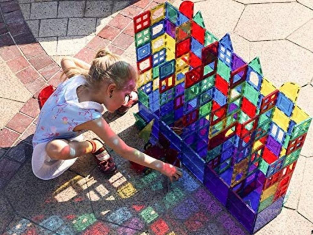 girl playing with magentic blocks
