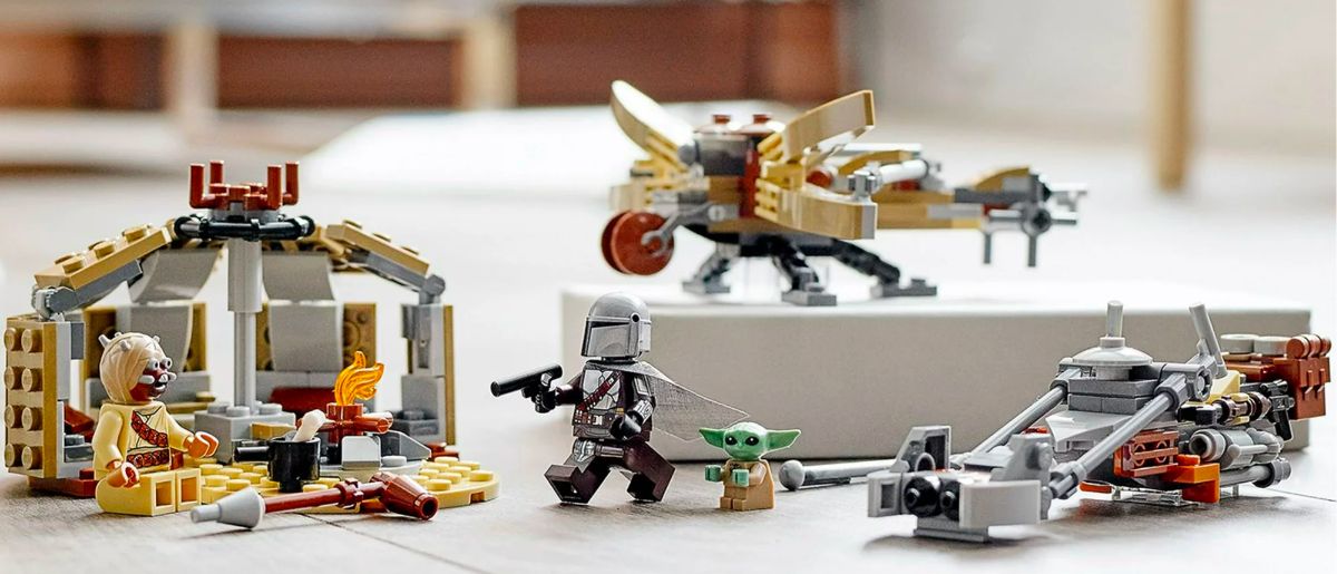 LEGO mandelorian trouble on tattooine building set
