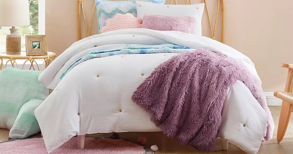 Koolaburra by UGG Kids Metallic Dot Comforter Set with Shams on bed