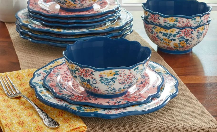 Pioneer Woman 12-Piece Dinnerware Set Only $24.98 on Walmart.com (Regularly $50)