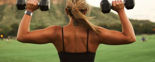 A woman lifting dumbbells