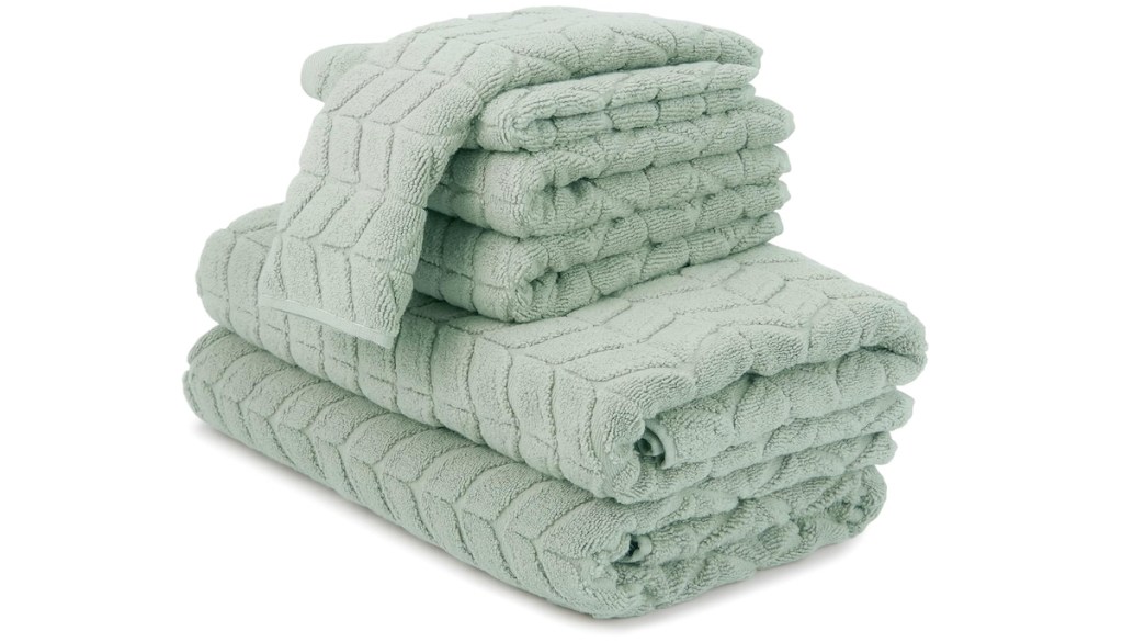 Stock photo of mint green bath towels 