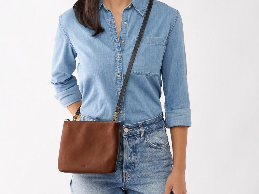 woman wearing a brown fossil crossbody bag