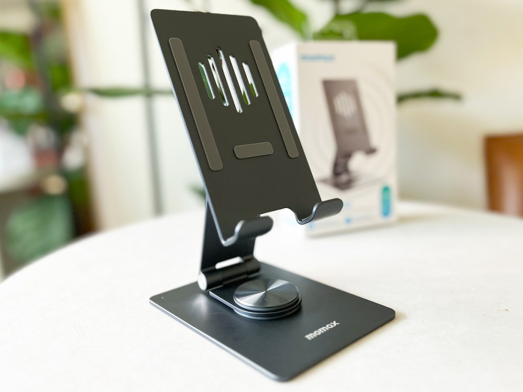 empty ipad stand on table
