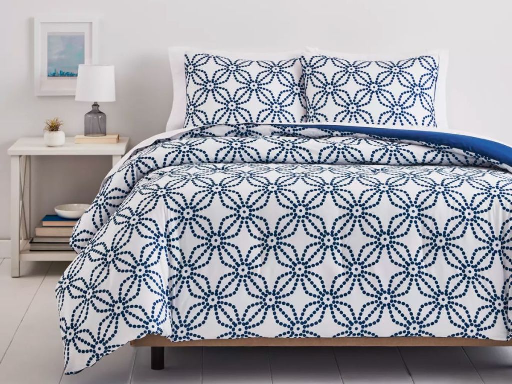 Simply Essential Dotted Medallion 3Piece King Duvet