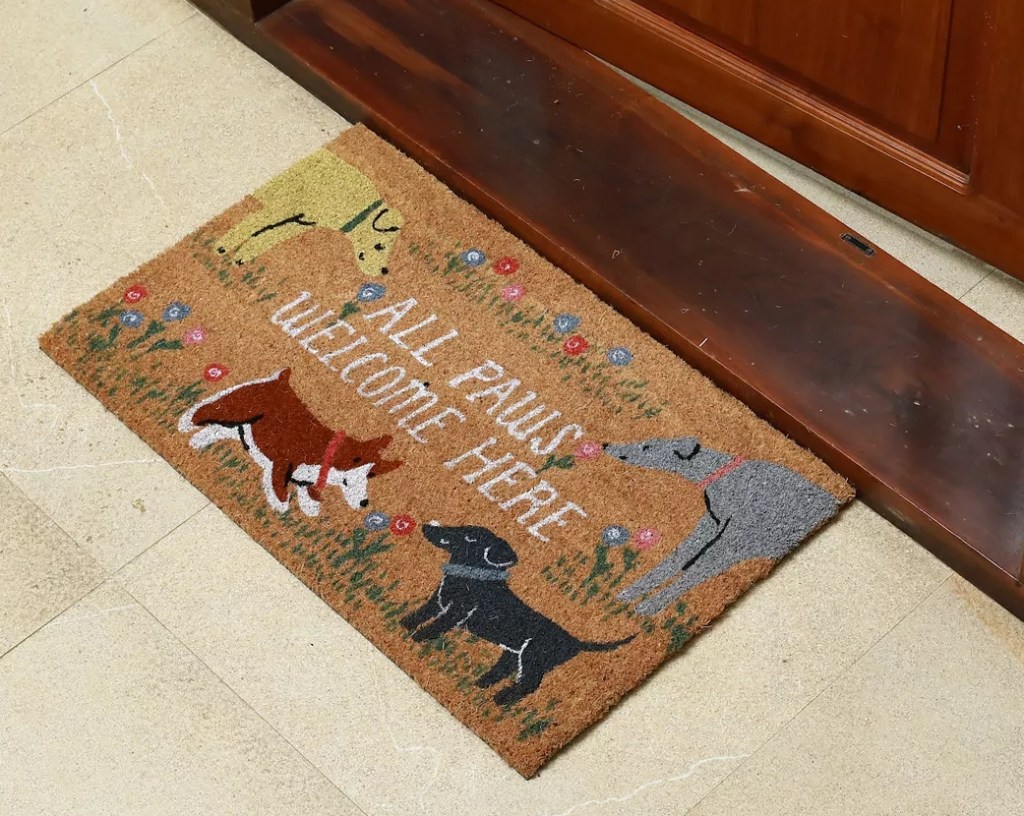 Doormat with dogs on it that says All Paws welcome here