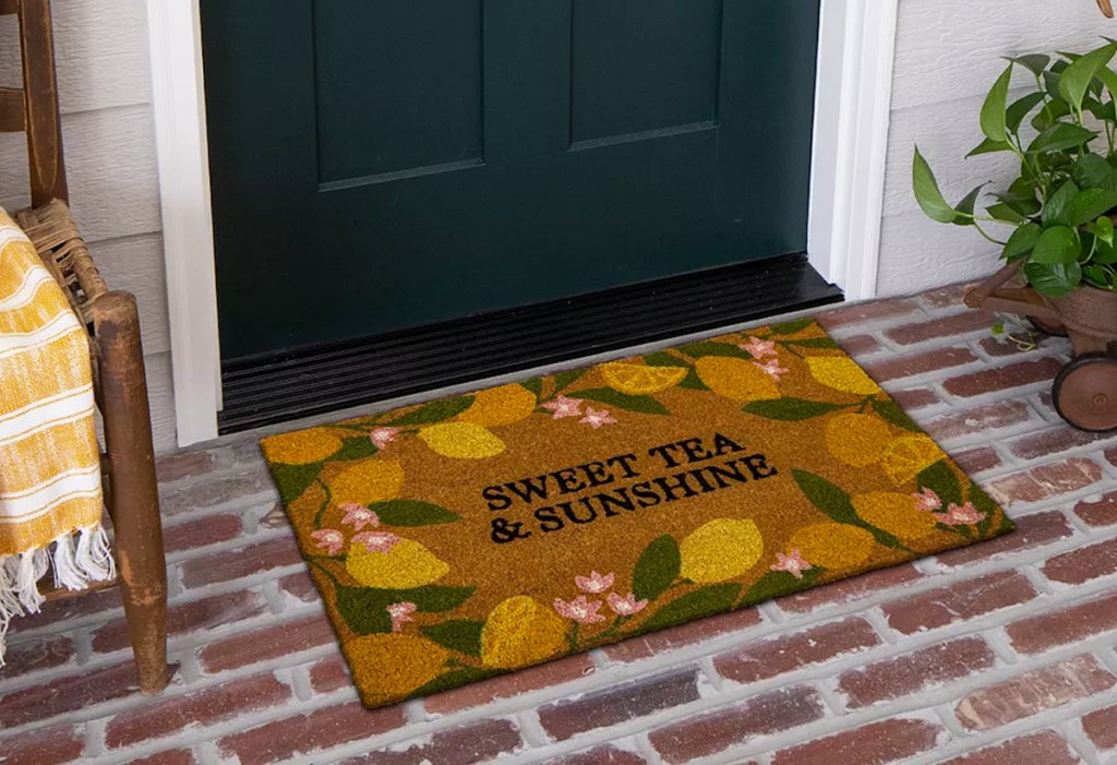 lemon print doormat that says sweet tea & sunshine