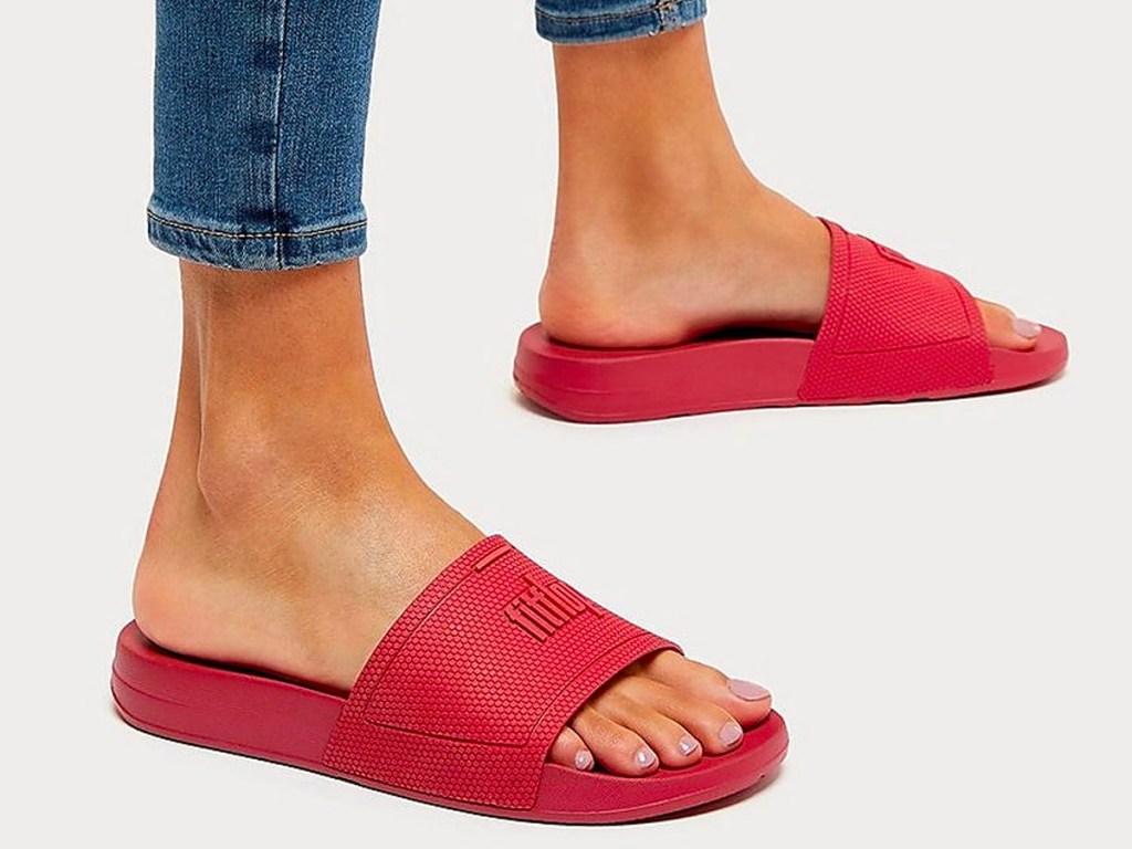 woman wearing red fitflop slides