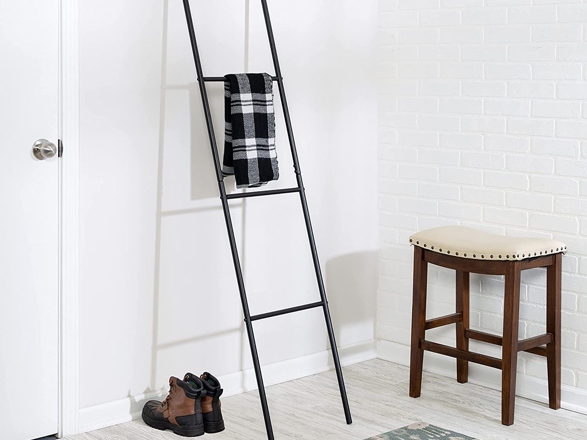 honey can do ladder with blanket hanging on it in bedroom