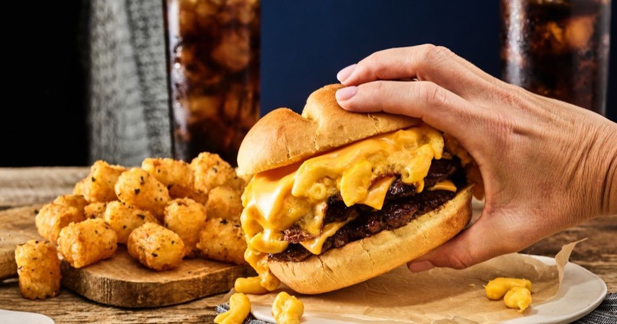 smashburger smac and cheese burger
