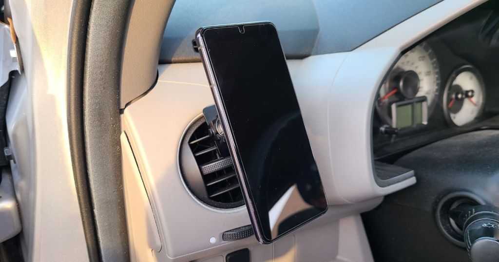 smartphone mounted on vent in car
