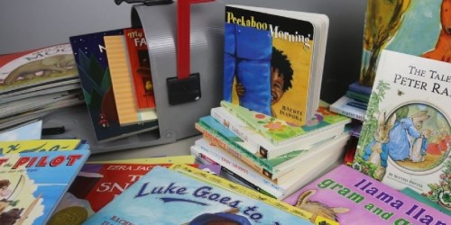 The Dolly Parton Imagination Library Gives Out FREE Books!