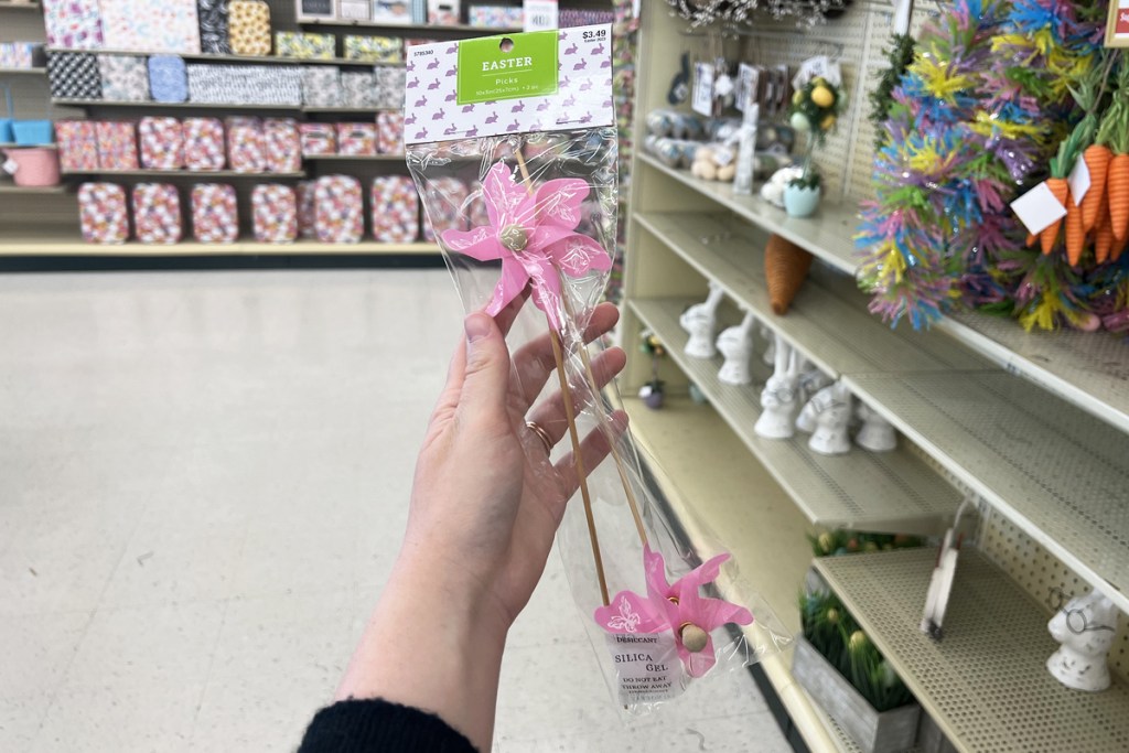 hand holding pack of pink pinwheels