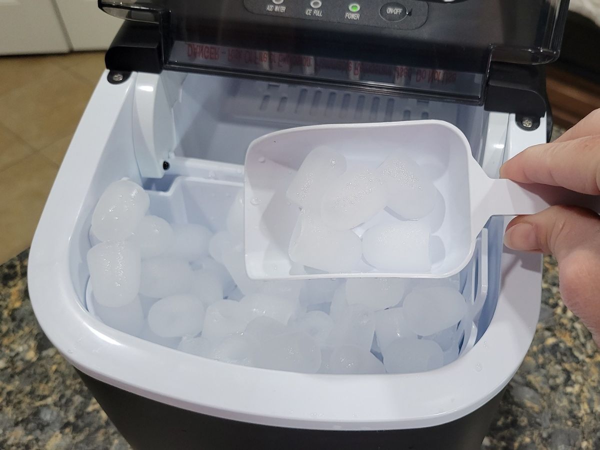 Countertop Ice Maker Just $78.99 Shipped on Amazon (Easy to Use and Has Self Cleaning Feature)