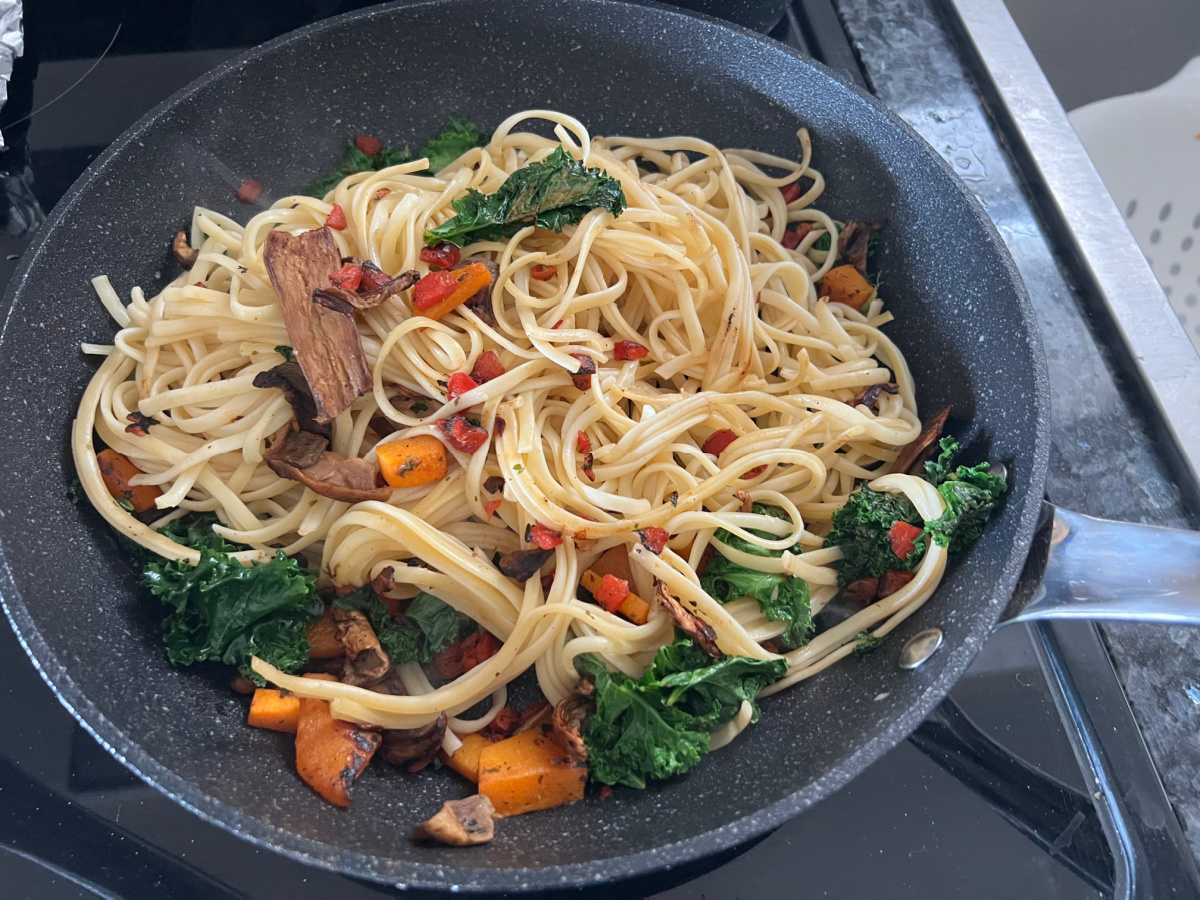 noodle based meal in pan from Green Chef