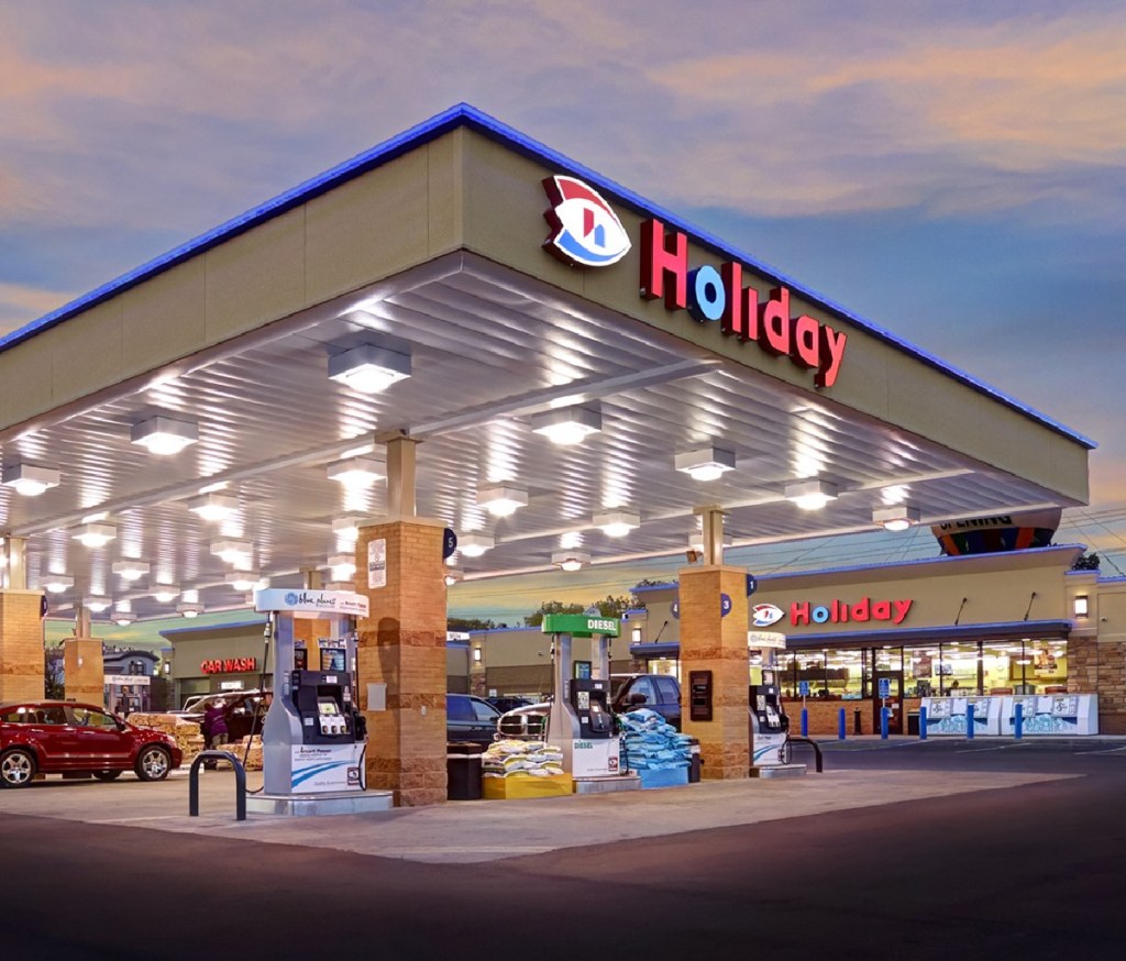 A Holiday Stationstores is one of the gas stations with free air for tires.