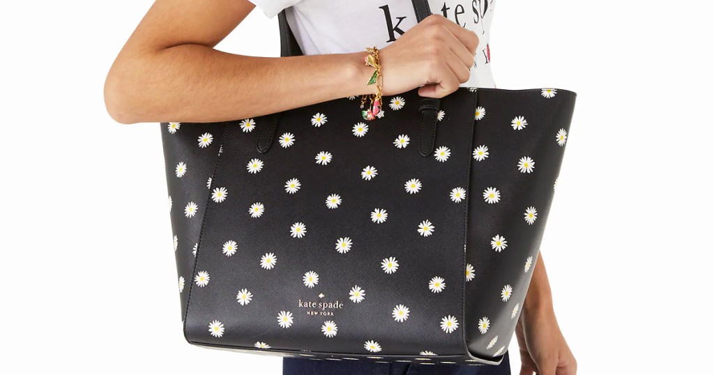 woman with daisy print tote bag