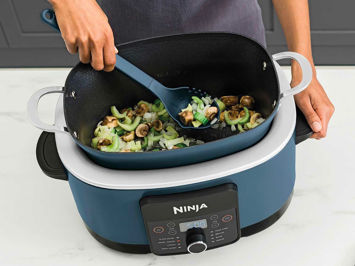 Ninja Foodi PossibleCooker PRO 8.5-Quart Multi-Cooker in blue
