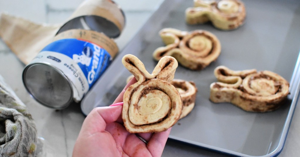 forming easy easter bunny cinnamon rolls using Pillsbury rolls 