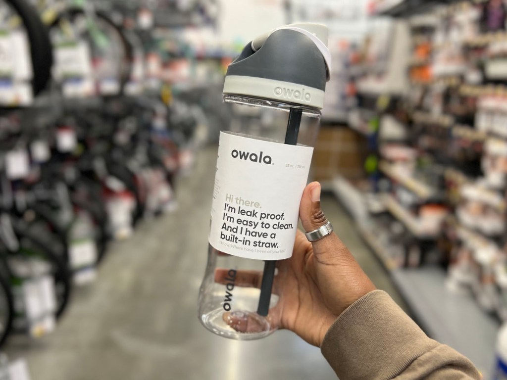 hand holding owala freesip plastic water bottle