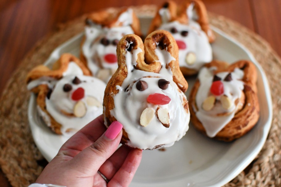 Cinnamon Roll Bunnies Are the Cutest Easter Breakfast Idea!