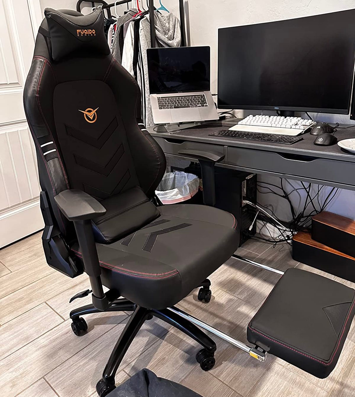 A home office with a Big and Tall Gaming Chair for adult gamers